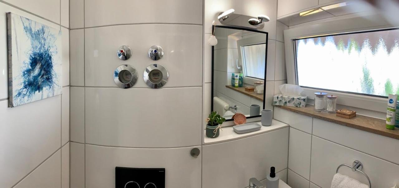 'Das Kleine Feine' - Ruhige, Helle Ferienwohnung Mit Parkplatz Und Balkon Pforzheim Bagian luar foto
