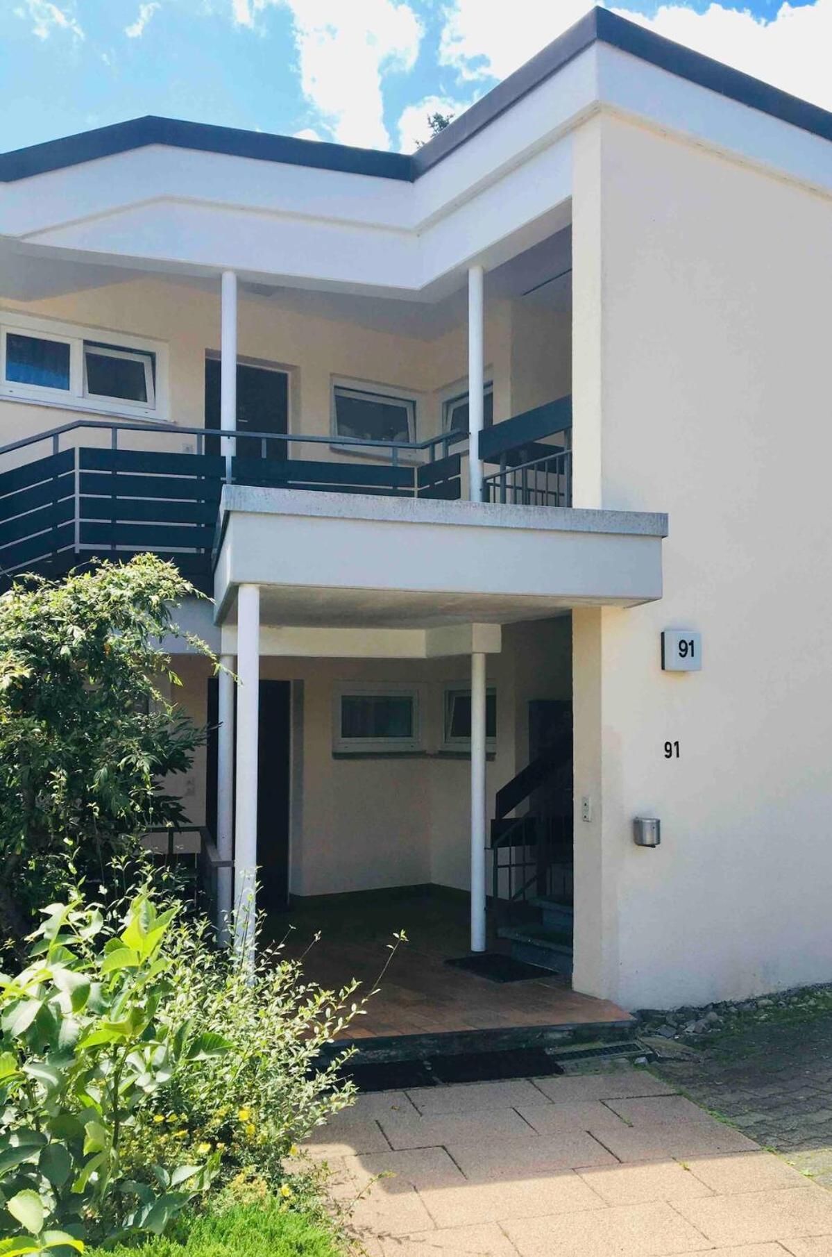 'Das Kleine Feine' - Ruhige, Helle Ferienwohnung Mit Parkplatz Und Balkon Pforzheim Bagian luar foto
